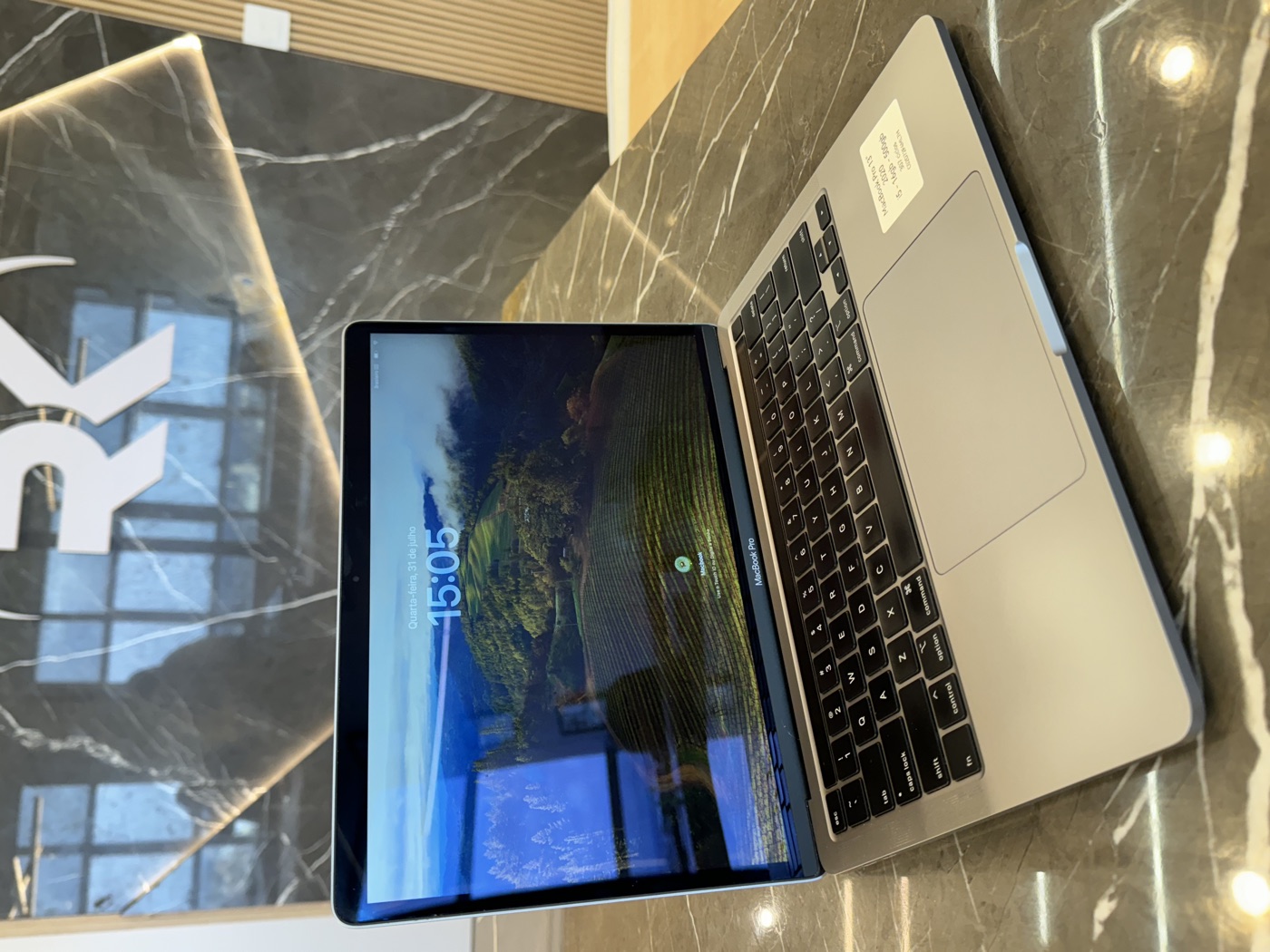 MacBook Pro 2020 - 13" - i5 - 8gb