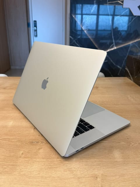 MacBook Pro 2019 - 16 " - i7 - 16gb