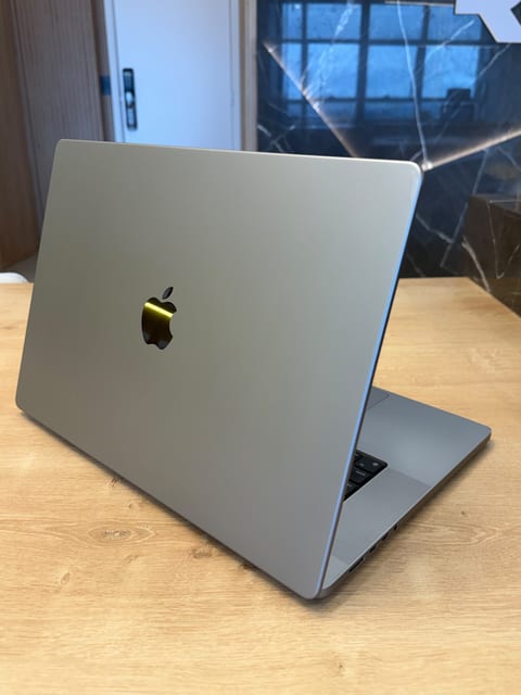 MacBook Pro 2021 - 16" - M1 Pro - 16gb