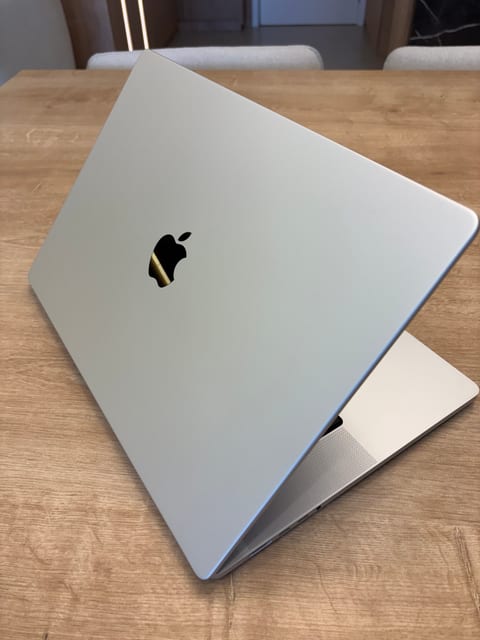 MacBook Pro 2021 - 16" - M1 Pro - 16gb