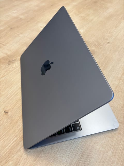 MacBook Air 2022 - 13"- M2 - 8gb